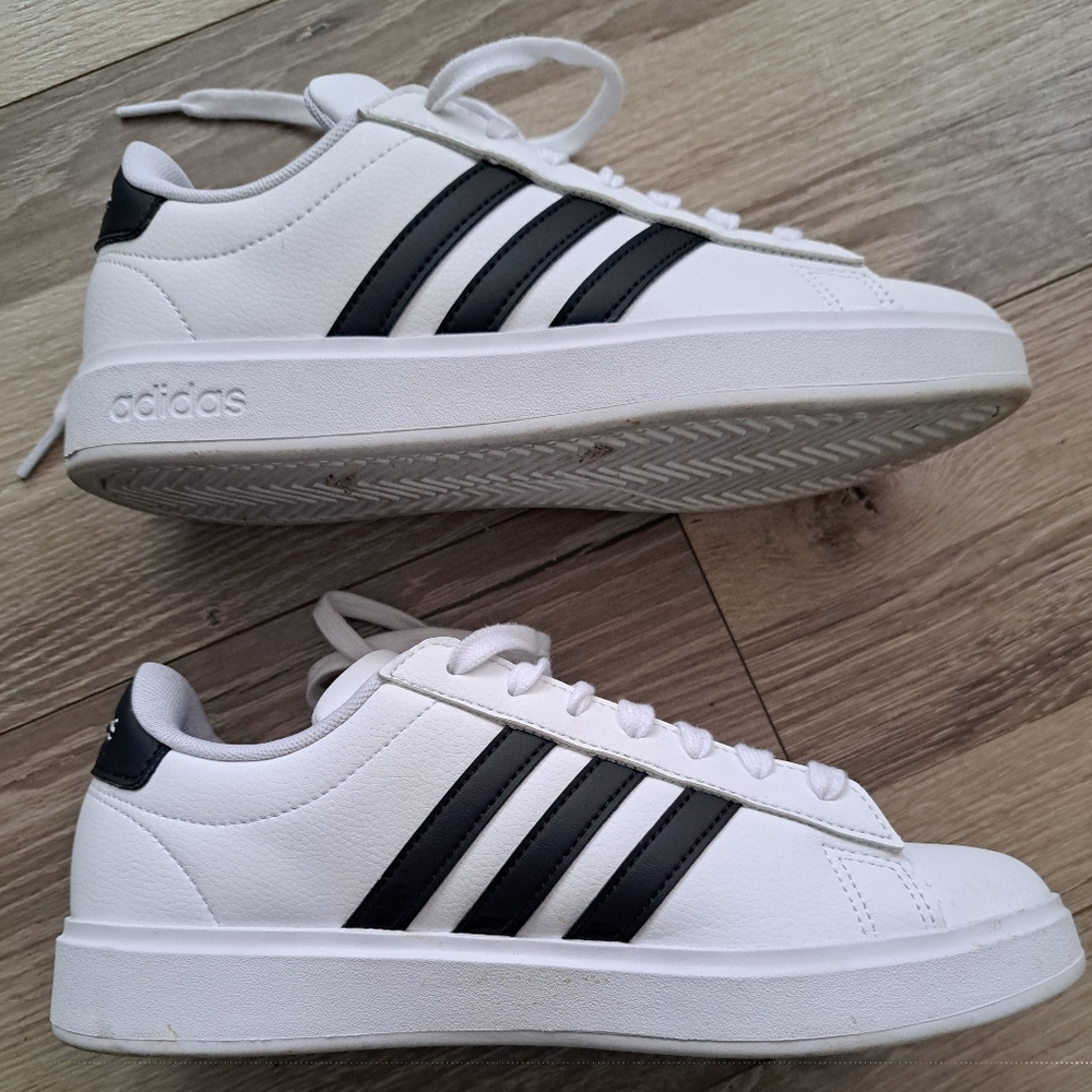 Adidas Women's Grand Court 2.0 Tennis shoe
